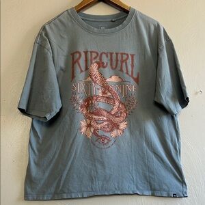 Rip Curl Vintage Inspired Women’s Casual Tee Featuring Cobra Floral Snake. Boxie